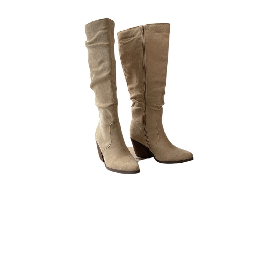 Western inspired women’s knee-high boots… 8.5… Never worn… FAUX suede look
